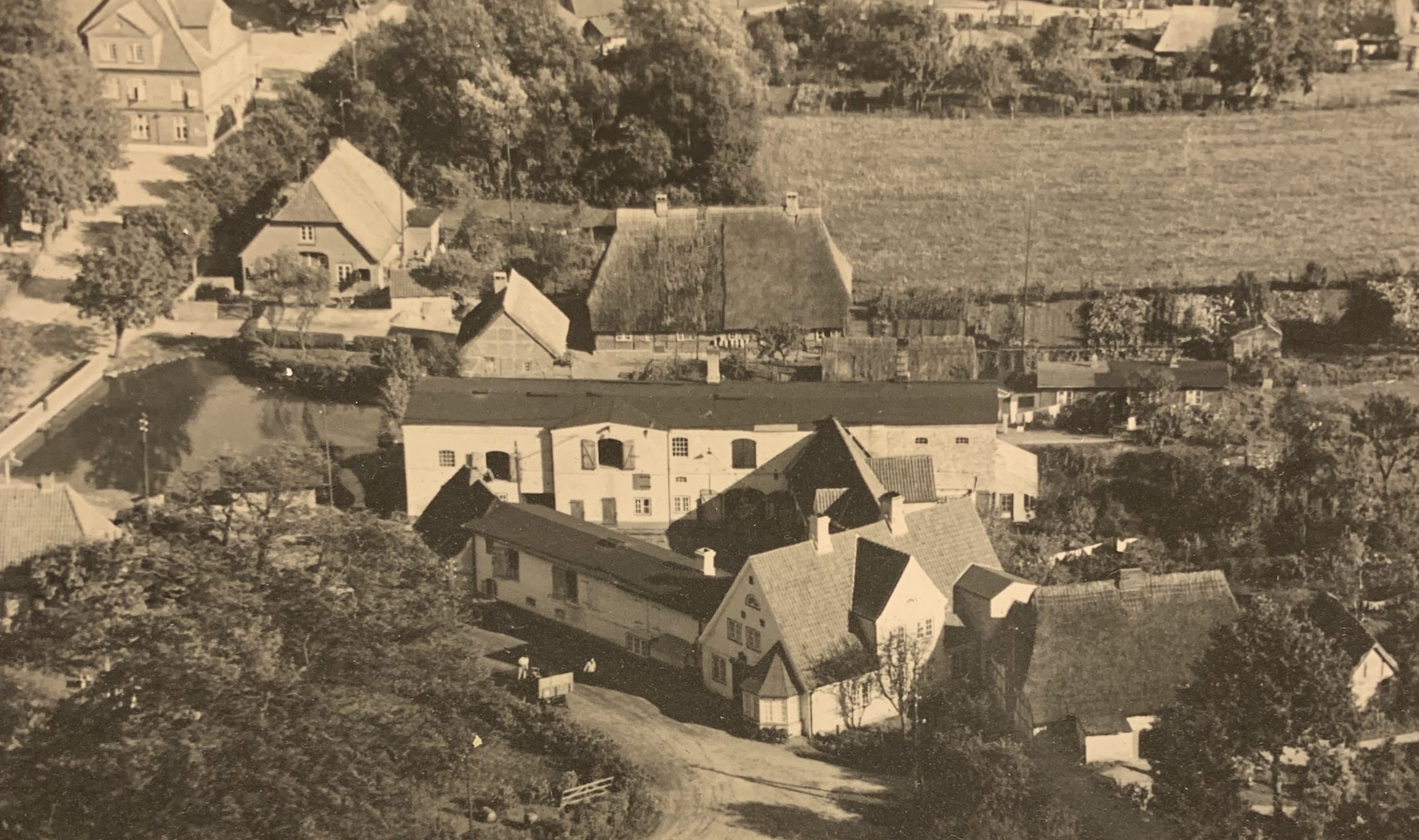 Dorfplatz in den 50-ern